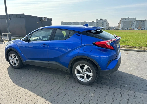 Toyota C-HR cena 88000 przebieg: 55000, rok produkcji 2017 z Poznań małe 79